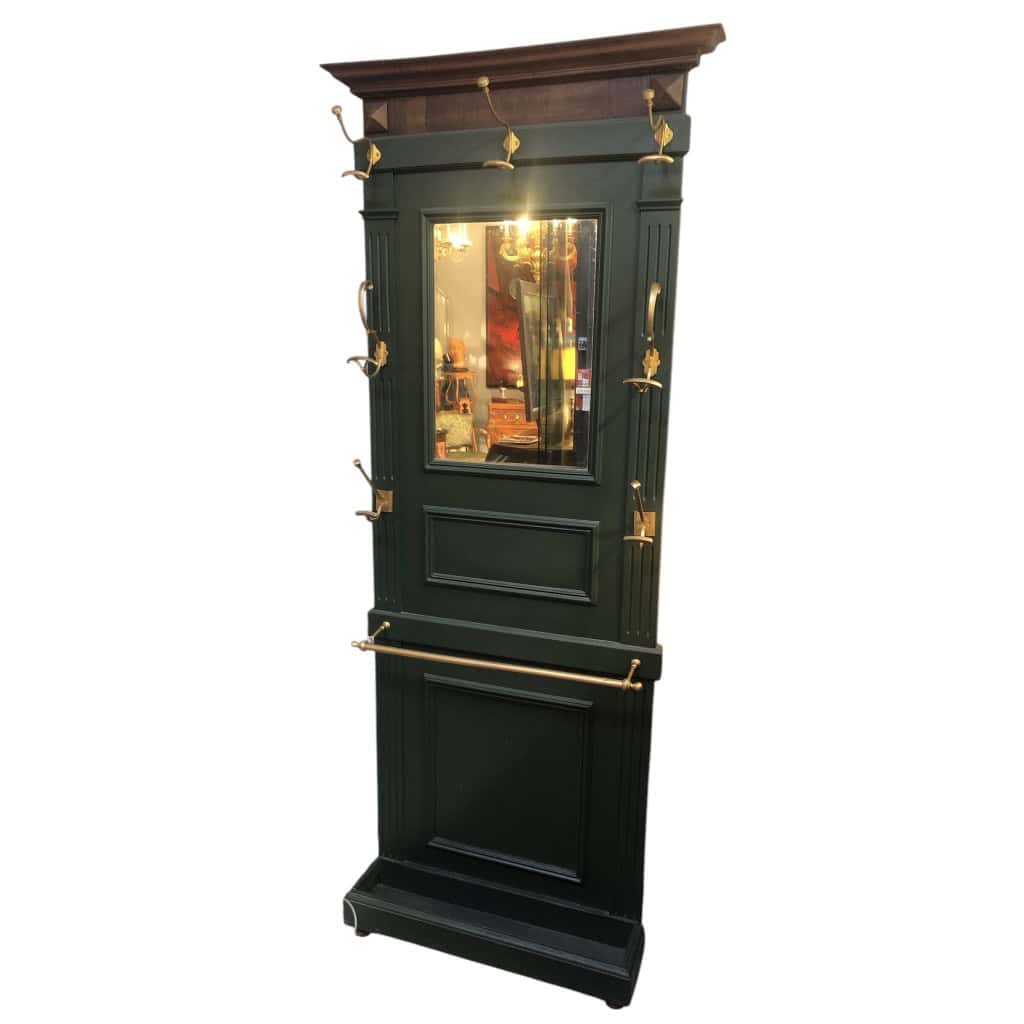 Vestiaire en placage de noyer peint en vert. 7