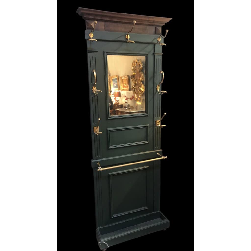 Vestiaire en placage de noyer peint en vert. 4