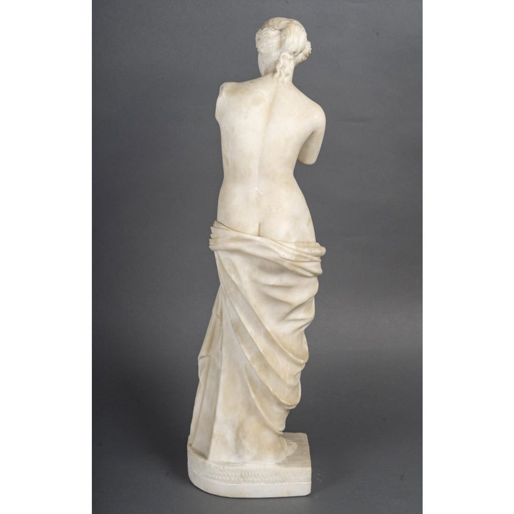 Sculpture en marbre d’après la Vénus de Milo 10