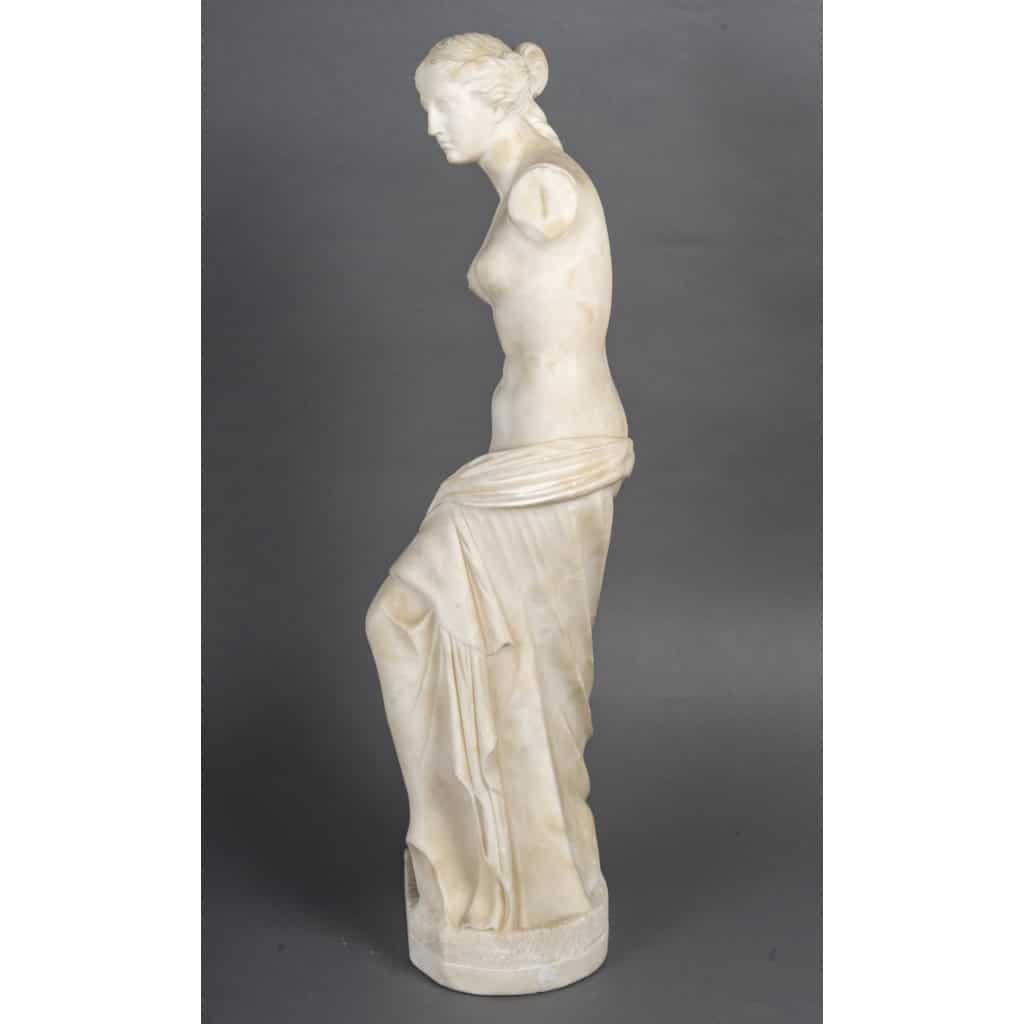 Sculpture en marbre d’après la Vénus de Milo 11