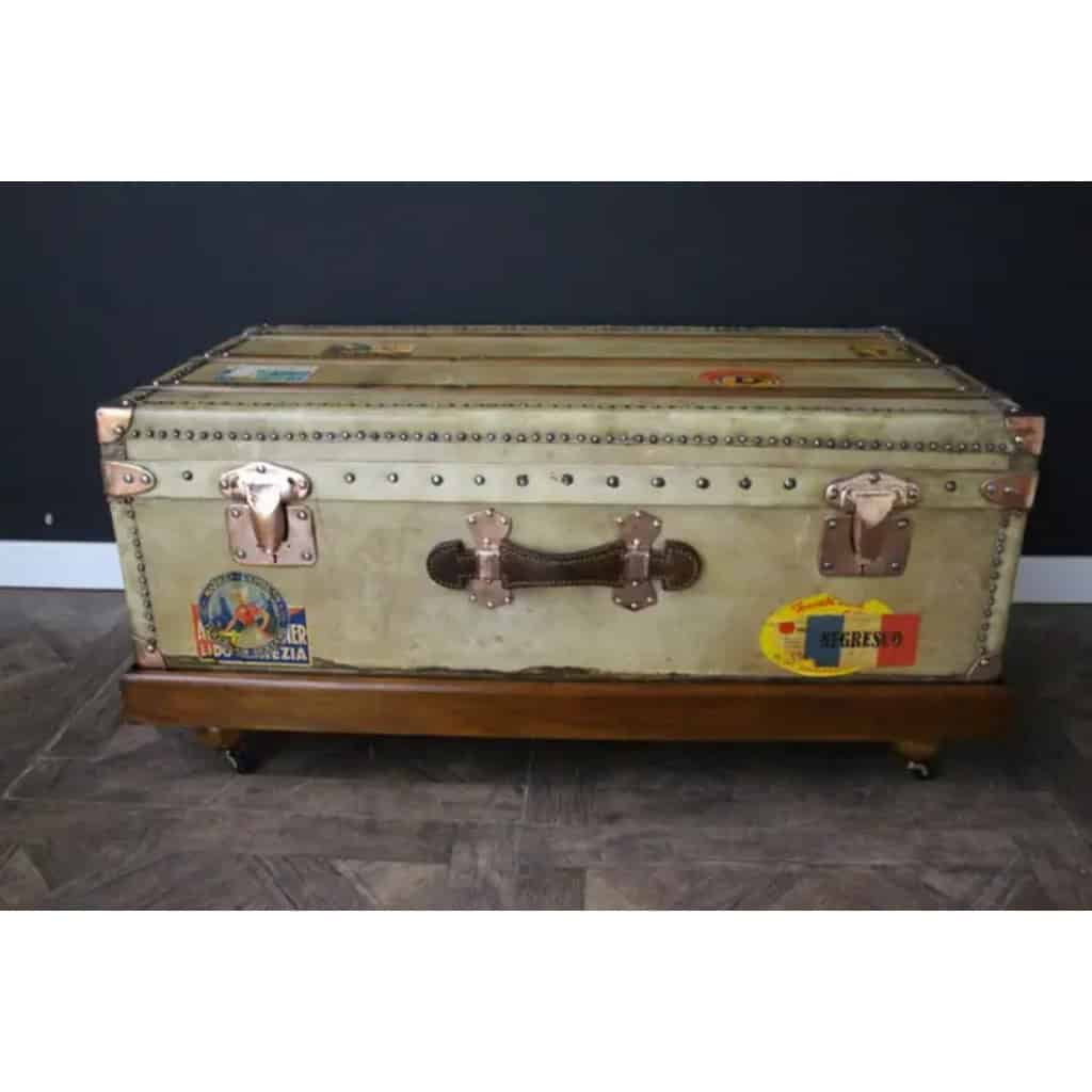 Malle Moynat des années 1920 en velin beige, Malle Moynat cabine de 100cm 4