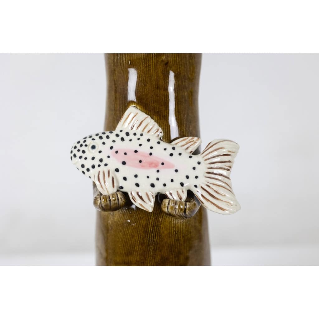 Valérie Courtet. Loutre tenant un poisson. Contemporain.LS6420551A 9