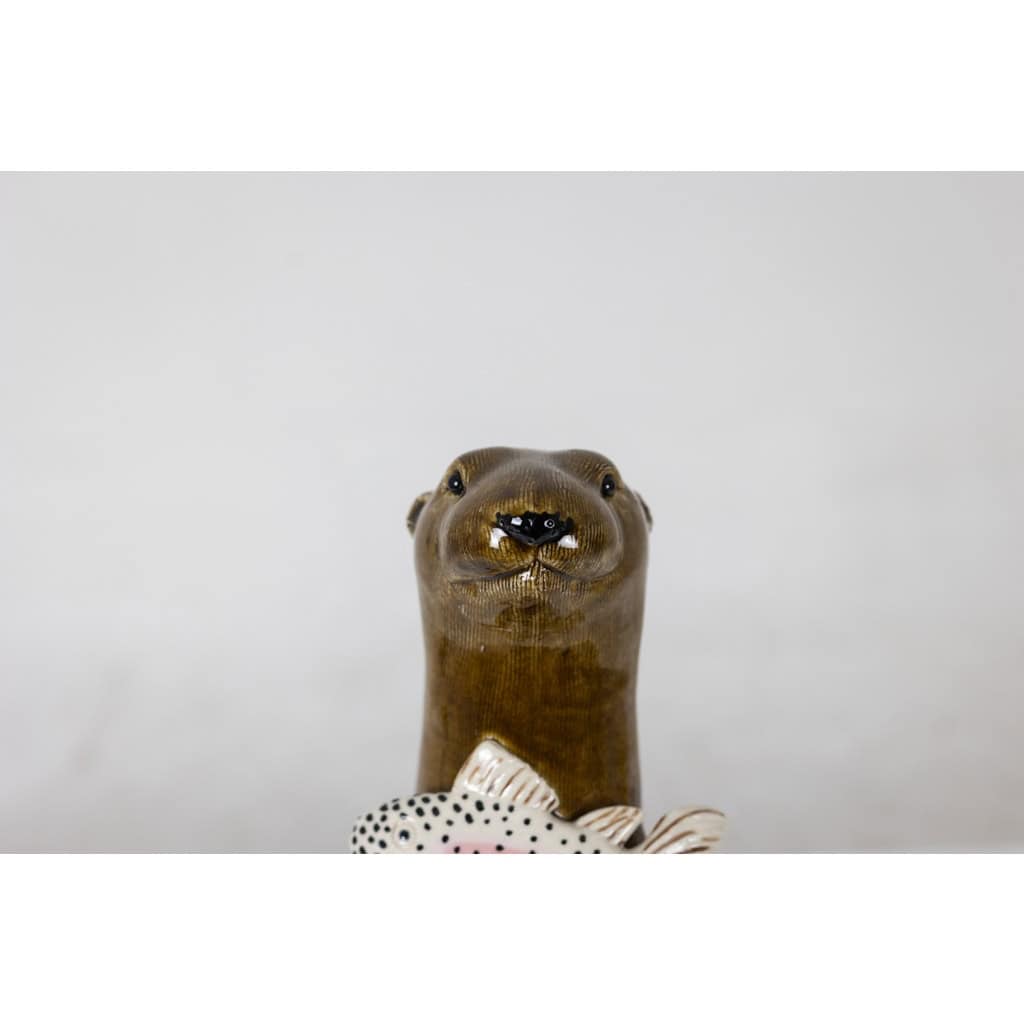 Valérie Courtet. Loutre tenant un poisson. Contemporain.LS6420551A 10