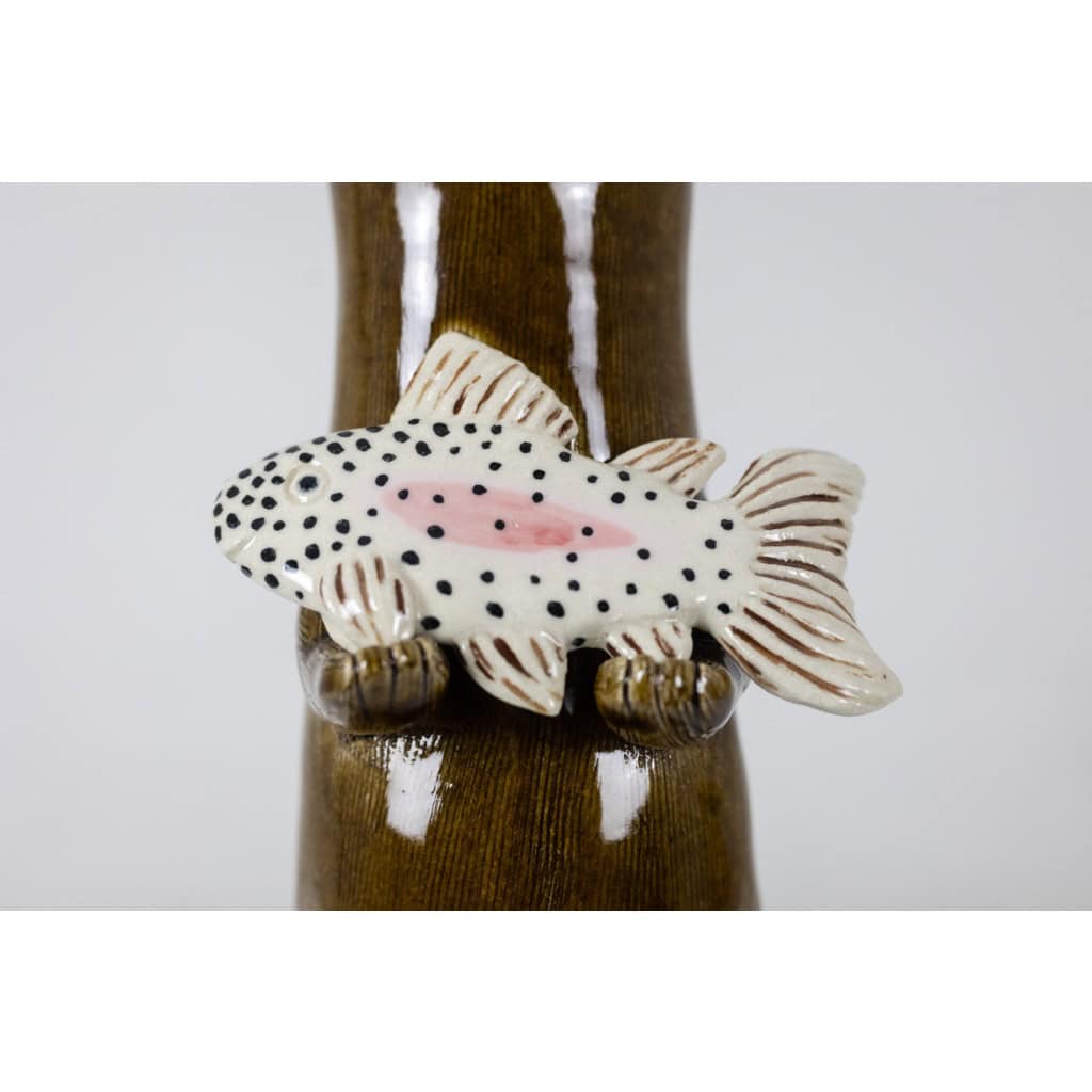 Valérie Courtet. Loutre tenant un poisson. Contemporain.LS6420551A 13