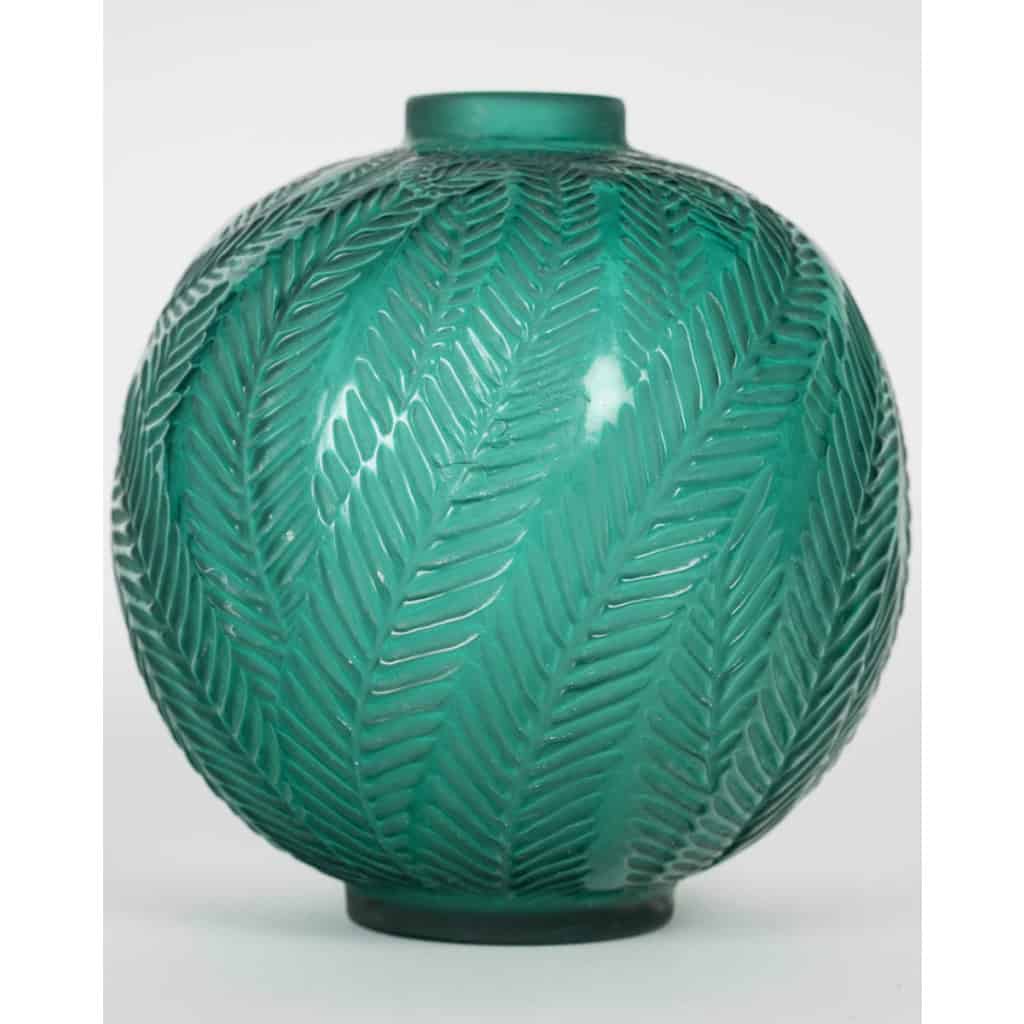 1923 – René Lalique Vase « Palmes » Teinté vert . 4