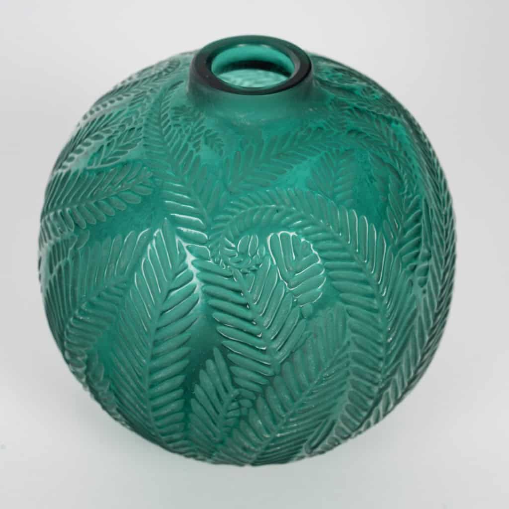 1923 – René Lalique Vase « Palmes » Teinté vert . 5
