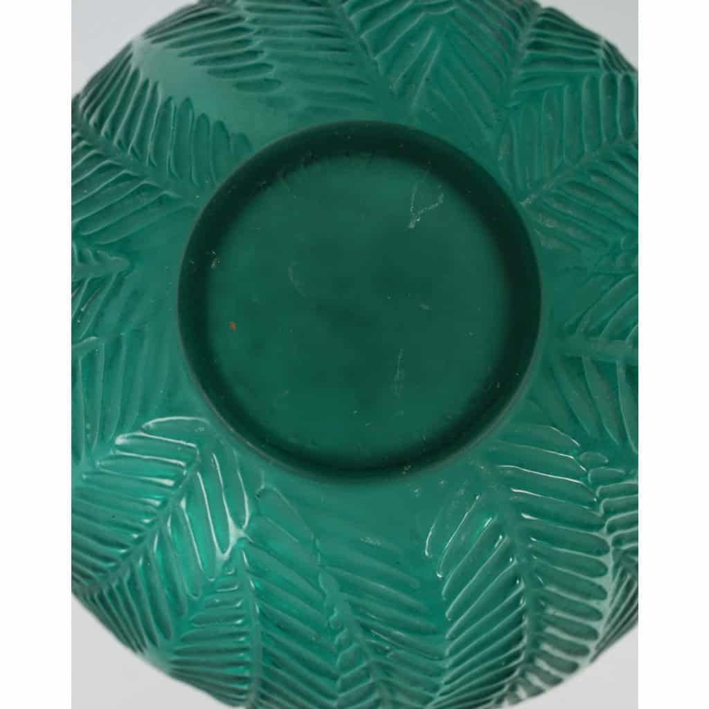 1923 – René Lalique Vase « Palmes » Teinté vert . 7