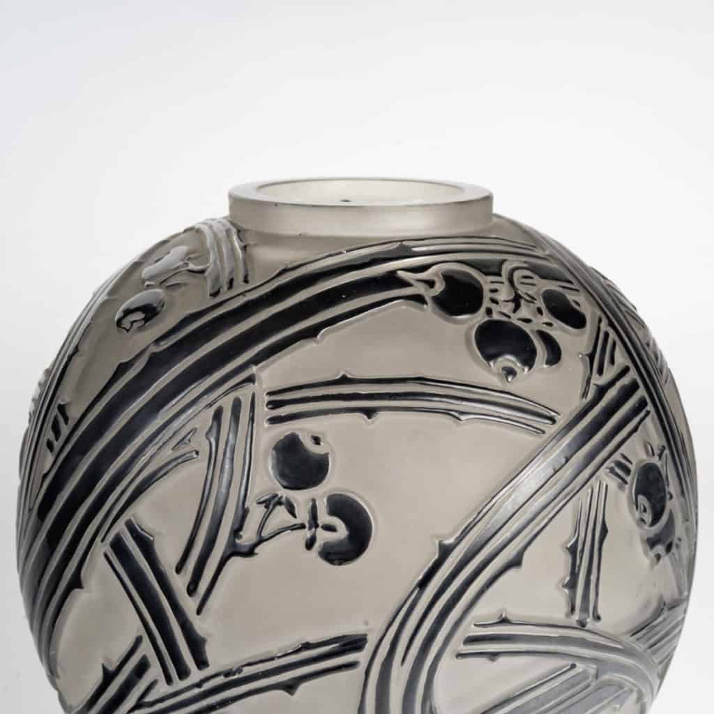 1924 René Lalique – Vase Baies Verre Blanc Emaillé Noir 9