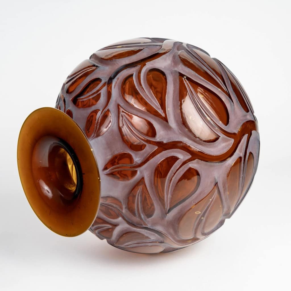 1926 René Lalique – Vase Sophora Verre Rouge Ambré Patiné Blanc 7