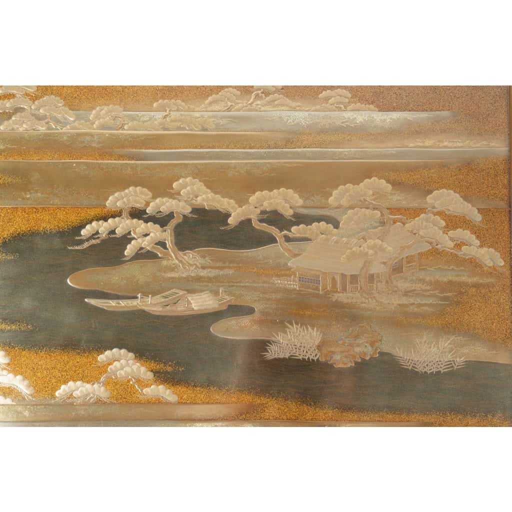 Exceptional Japanese set of a writing table and its writing desk in gold lacquer. 11