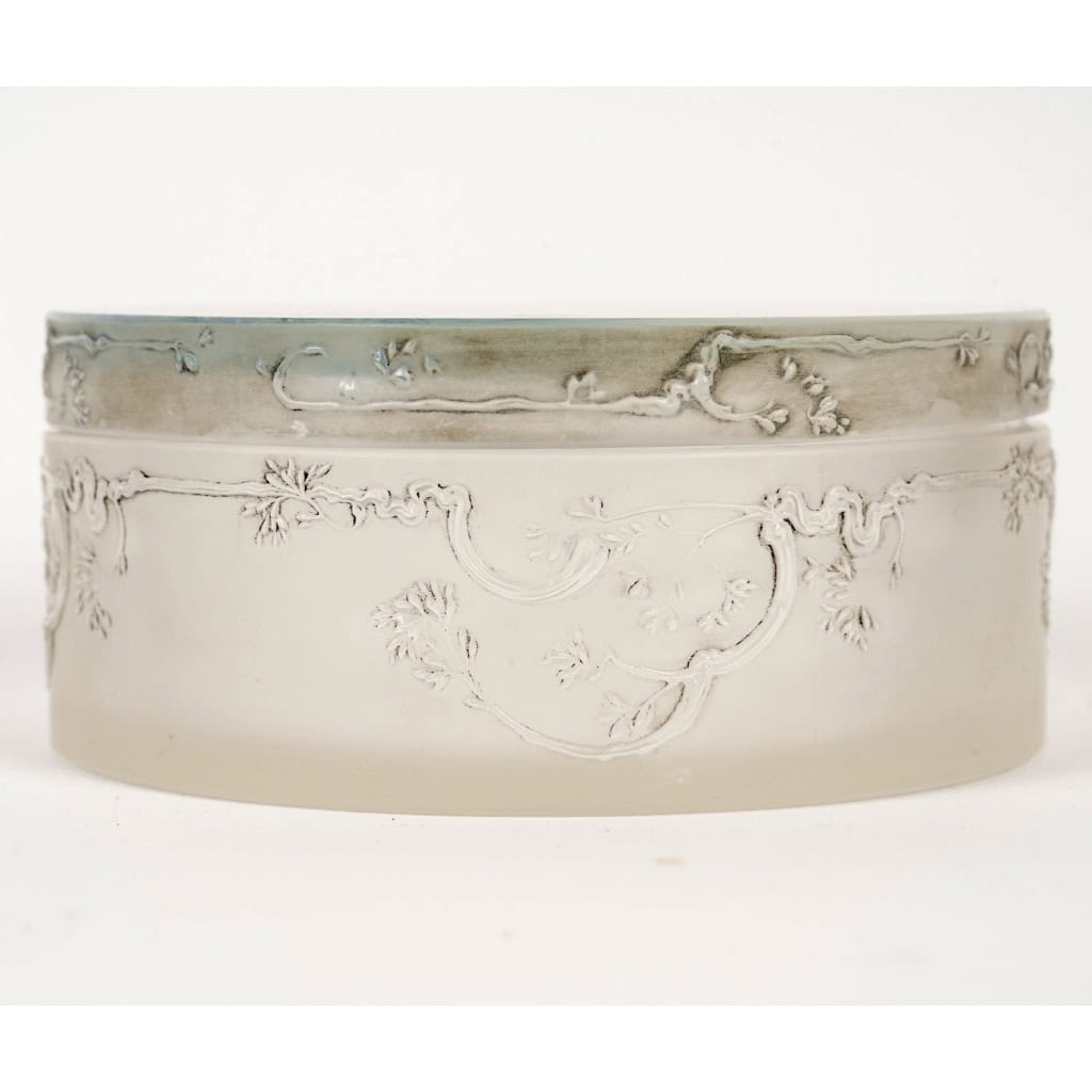 1910 René Lalique – Boîte Paon Verre Blanc Patiné Bleu 7