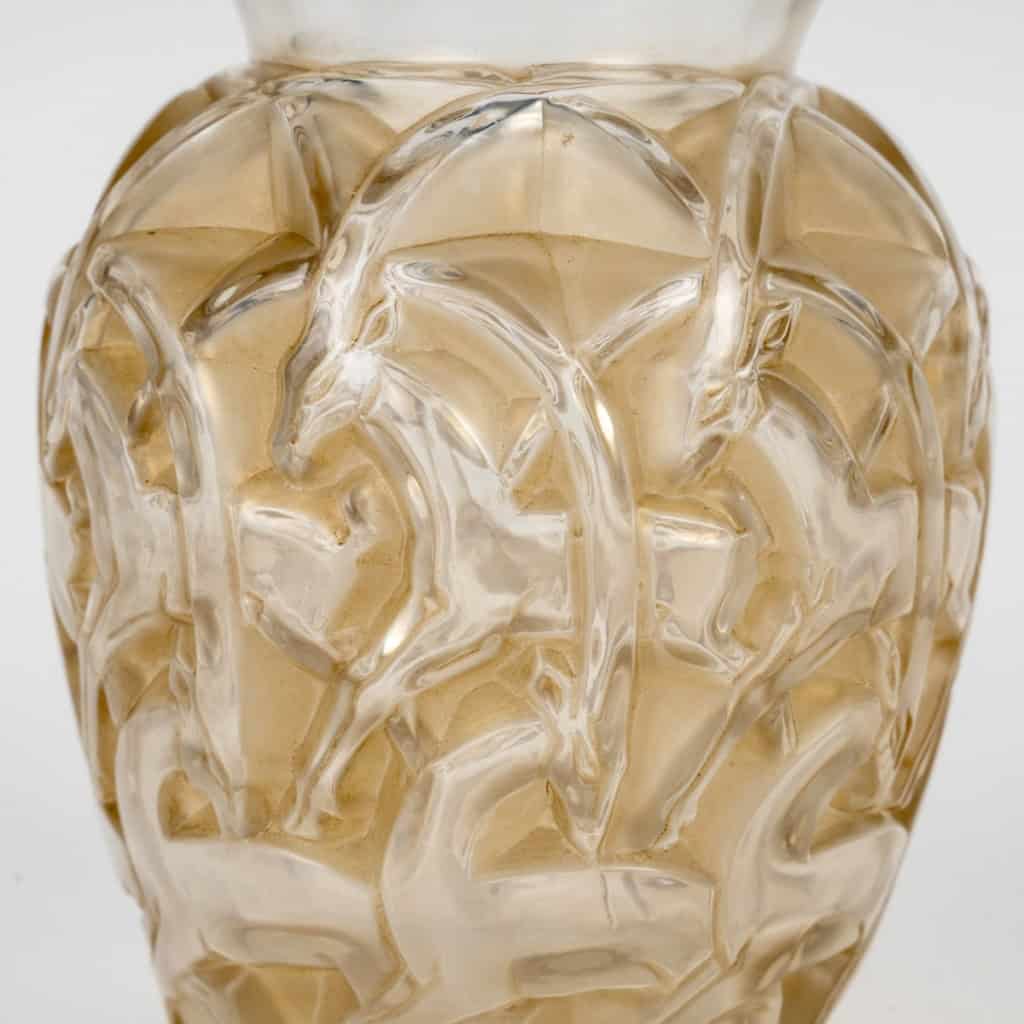 1931 René Lalique – Vase Chamois Verre Blanc Patiné Sépia 5