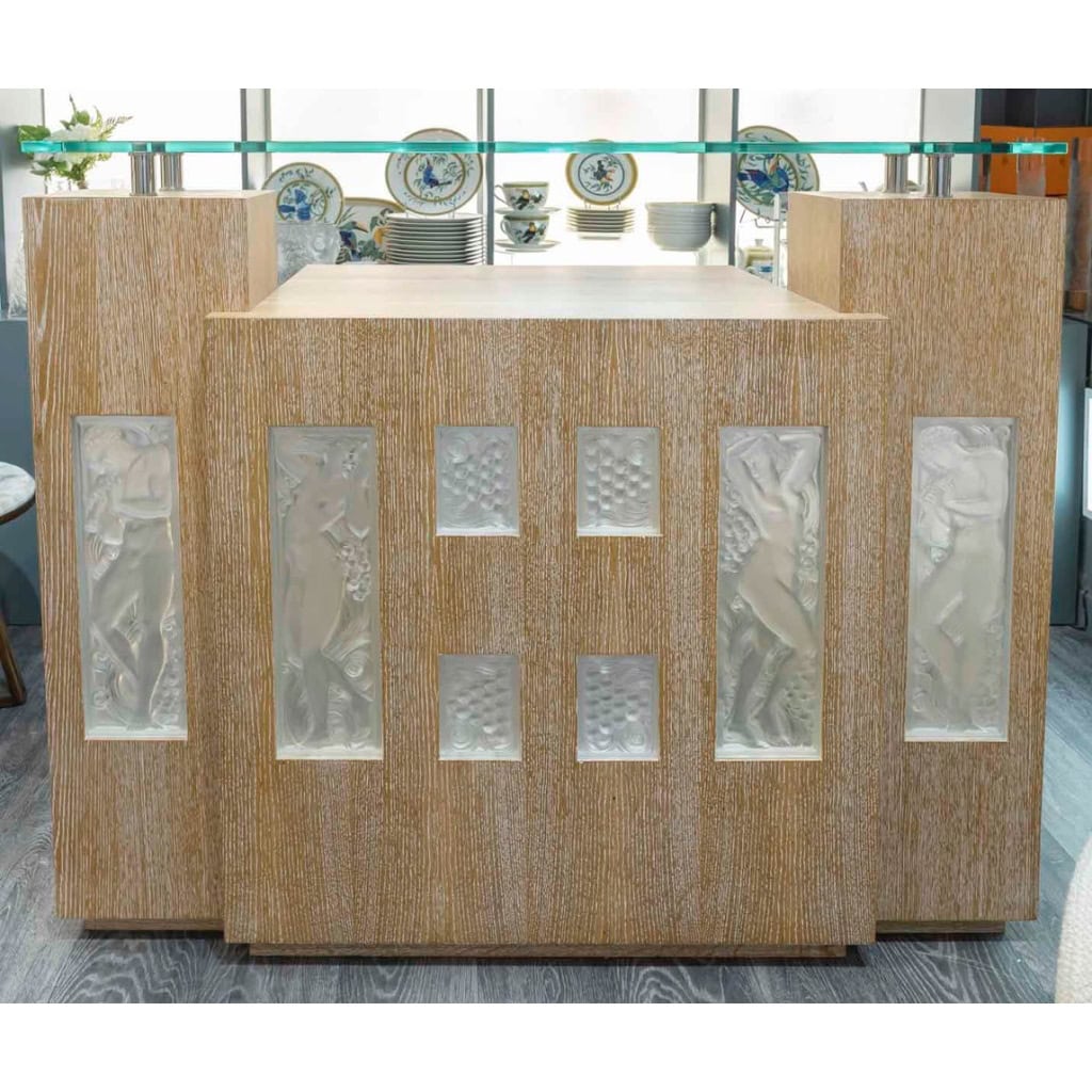 Bar d ‘appartement formé de panneaux décoratifs LALIQUE et chêne cérusé 13