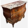 Commode 18è de port en bois naturel ouvrant à trois tiroirs reposant sur des pieds galbés Dessus de marbre 18