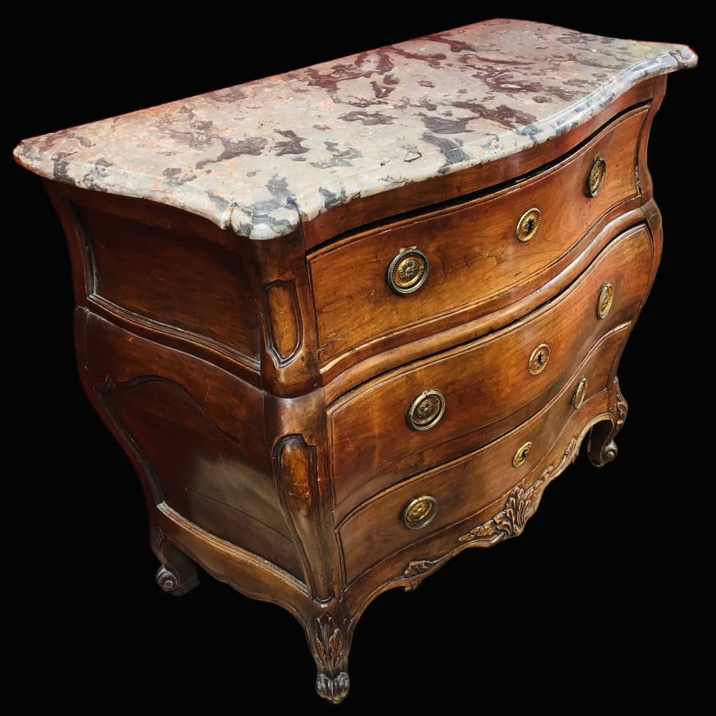 Commode 18è de port en bois naturel ouvrant à trois tiroirs reposant sur des pieds galbés Dessus de marbre 4