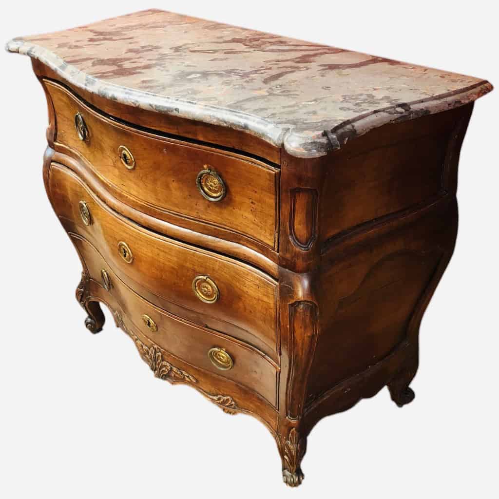 Commode 18è de port en bois naturel ouvrant à trois tiroirs reposant sur des pieds galbés Dessus de marbre 9