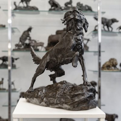 Sculpture – Chienne Setter « MISS » , Arthur Marie Gabriel Comte du Passage (1838-1909) – Bronze