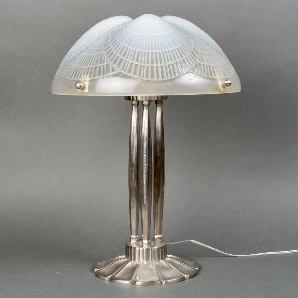 1924 René Lalique – Paire De Lampes Coquilles Verre Opalescent Et Bronze Nickelé 5