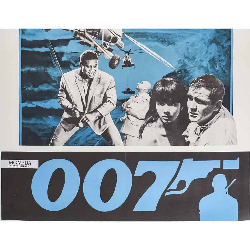 Affiche Cinéma Originale, James Bond, 007, You Only Live Twice, On Ne Vit Que Deux Fois, Sean Connery, Ian Fleming, Pistolet, Agent, Espion, Espionnage, Spectre, Autogire, Film, Gadget, c.1980 6
