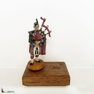 Soldat écossais avec boîte à musique Reuge, haut. 18 cm, (Mi. XXe)