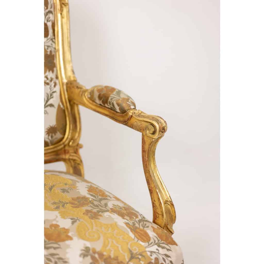 Fauteuil de style Louis XV, avec son dossier à la reine. Époque 1900-1950. LS5602435?M 7