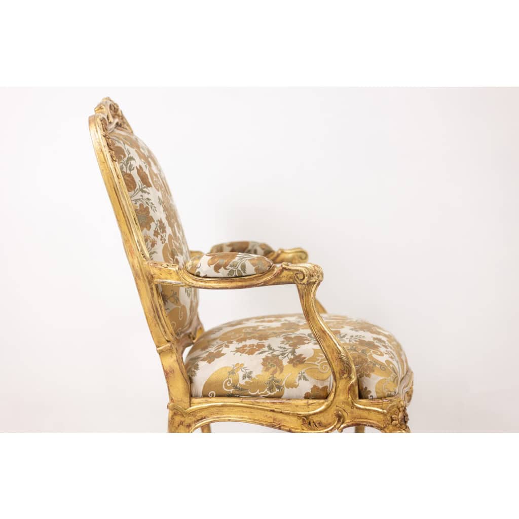 Fauteuil de style Louis XV, avec son dossier à la reine. Époque 1900-1950. LS5602435?M 15