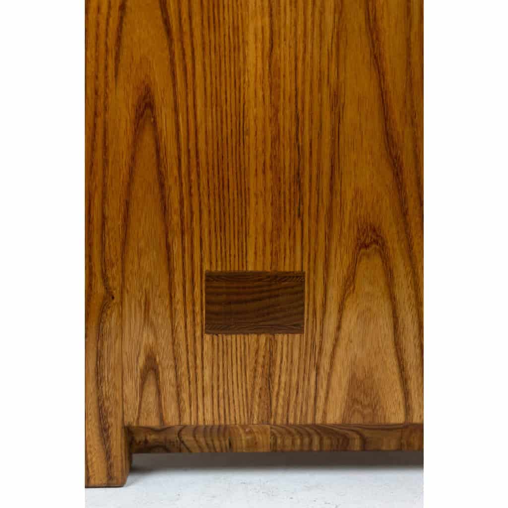 Pierre Chapo. Commode basse en orme blond. Circa 1970. LS64923507P 15