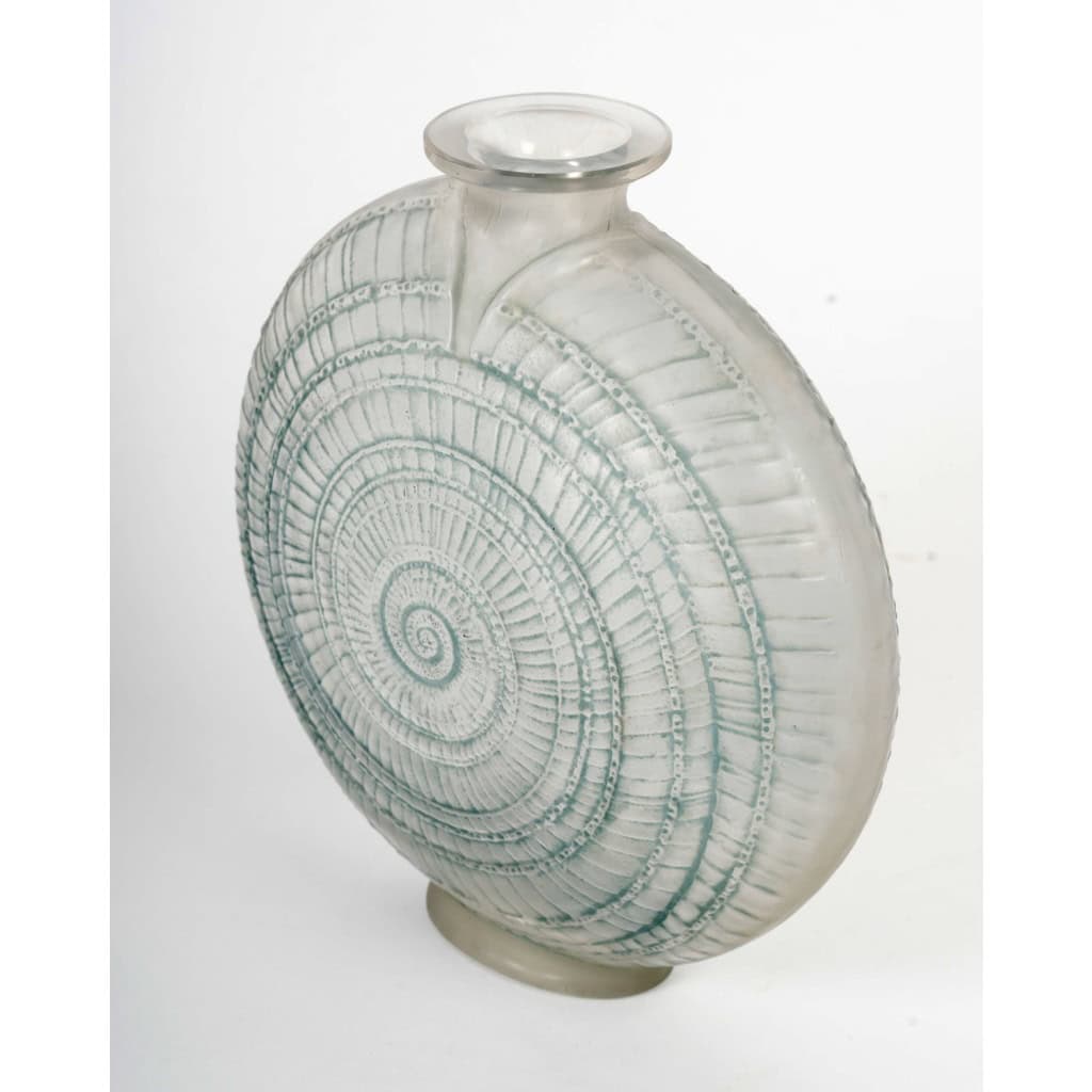 1920 René Lalique – Vase Escargot Verre Blanc Patiné Bleu 4