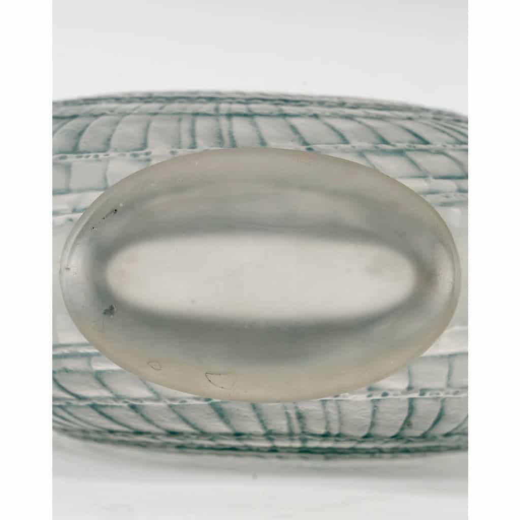 1920 René Lalique – Vase Escargot Verre Blanc Patiné Bleu 6