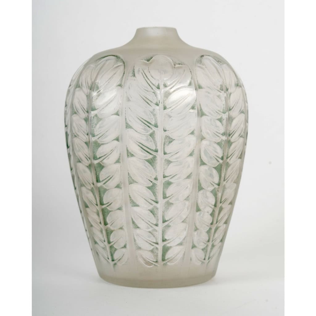 1924 René Lalique – Vase Tournai Verre Blanc Patiné Vert 4