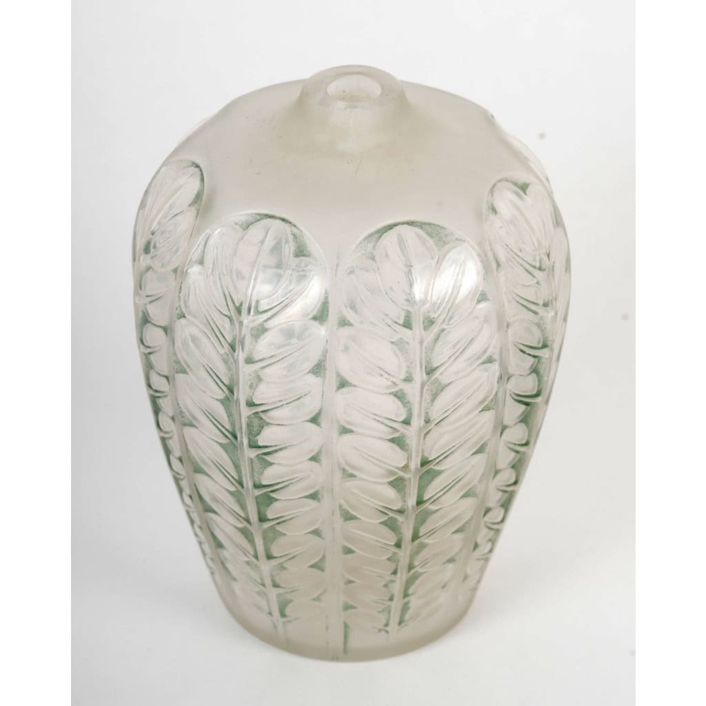 1924 René Lalique – Vase Tournai Verre Blanc Patiné Vert 5