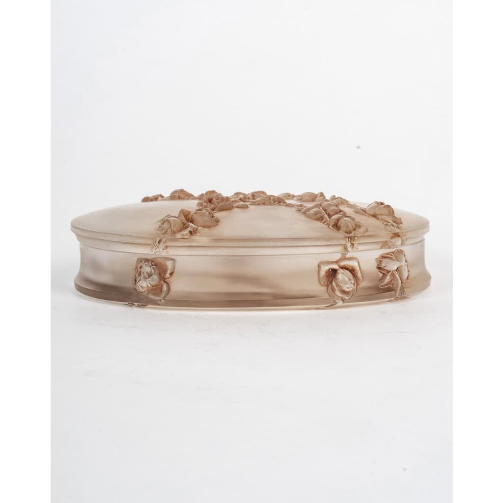 1913 René Lalique – Boîte Roses en Relief Verre Blanc Patiné Sépia 4