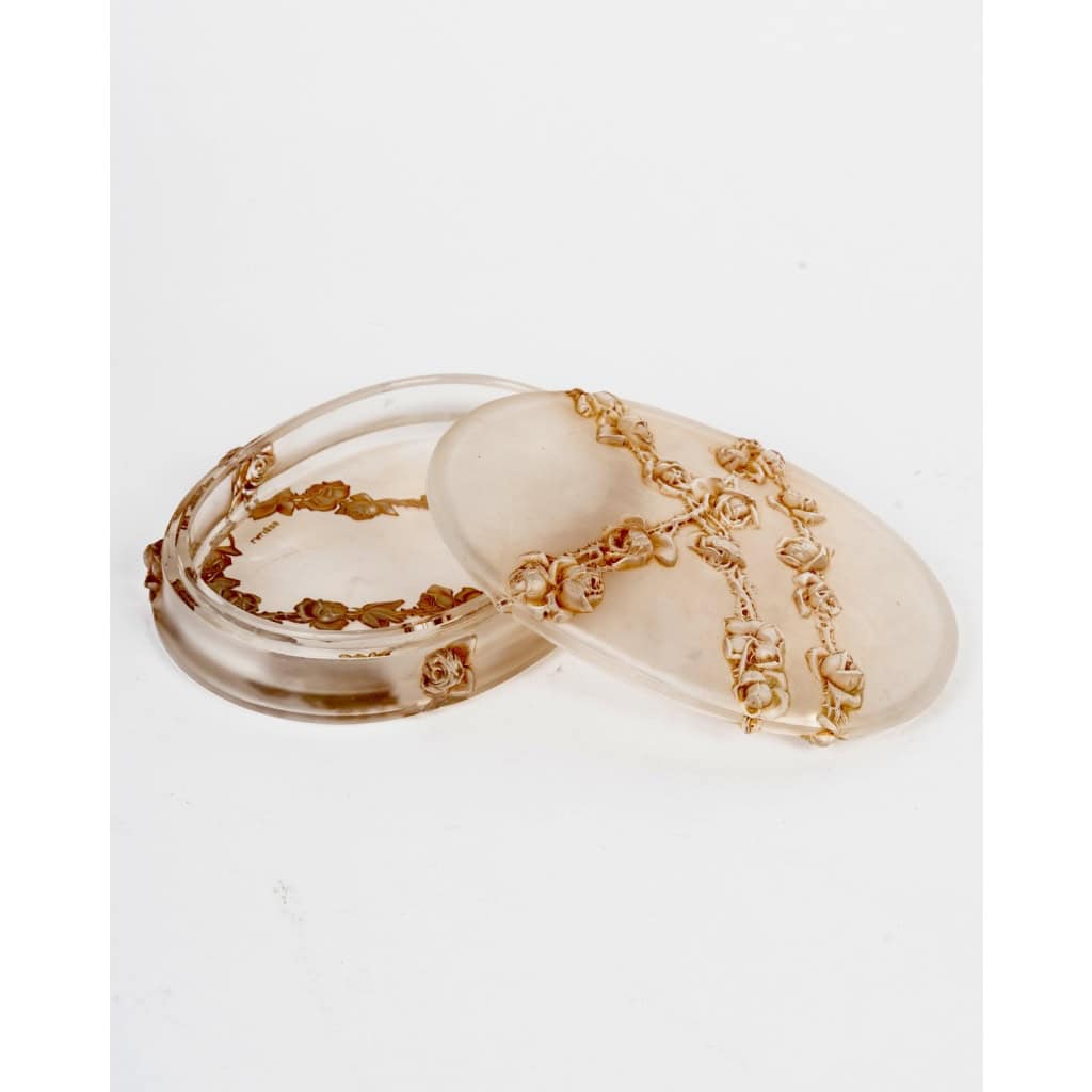 1913 René Lalique – Boîte Roses en Relief Verre Blanc Patiné Sépia 5
