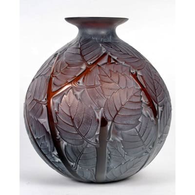 1929 René Lalique – Vase Milan Verre Rouge Ambré Patiné Blanc