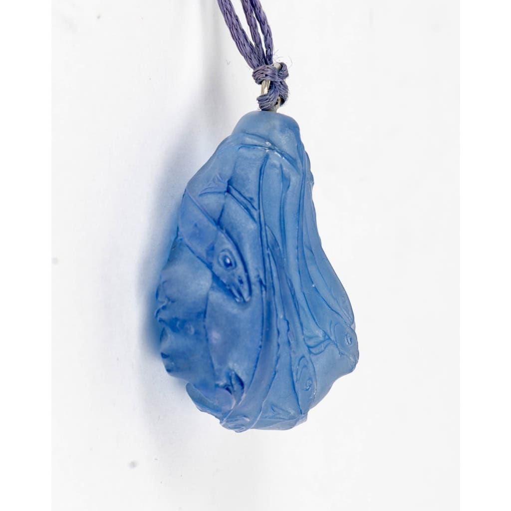 1912 René Lalique – Pendentif Poissons Verre Bleu Patiné Blanc 7