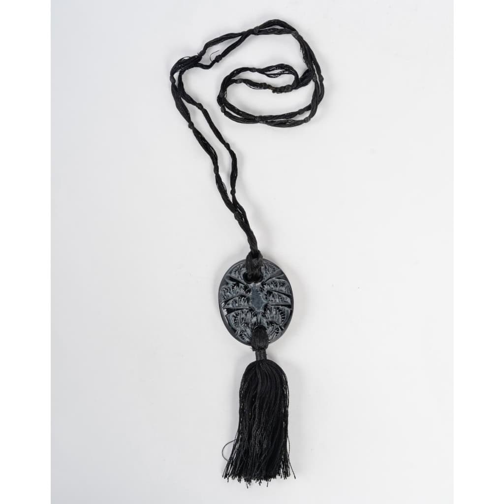 1920 René Lalique – Pendentif Guêpes Verre Noir Patiné Blanc 4