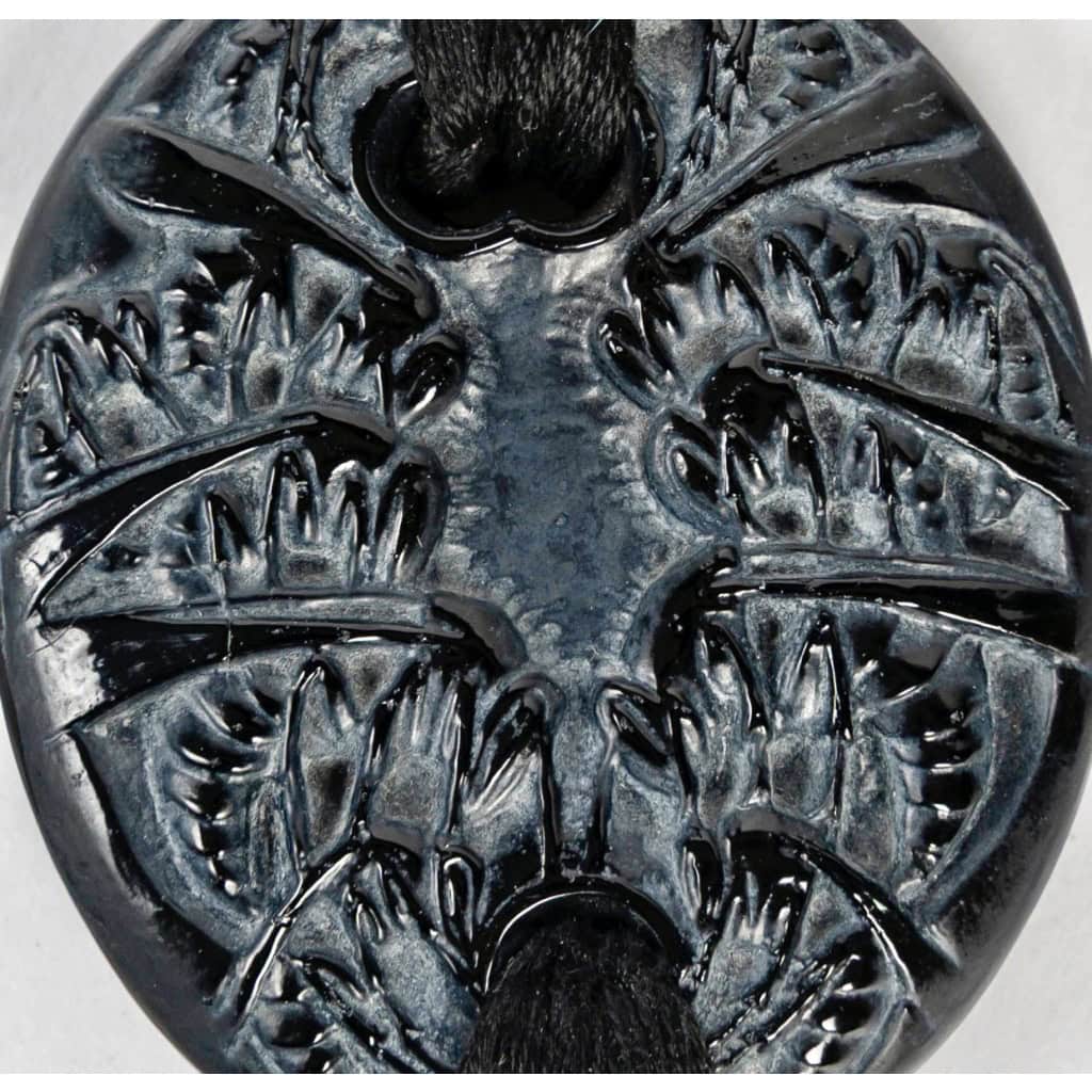 1920 René Lalique – Pendentif Guêpes Verre Noir Patiné Blanc 6