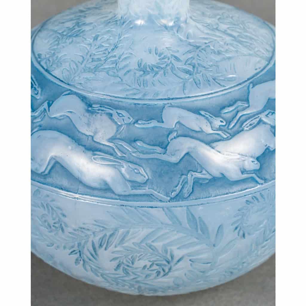 1923 René Lalique – Vase Lièvres Verre Opalescent Patiné Bleu 8