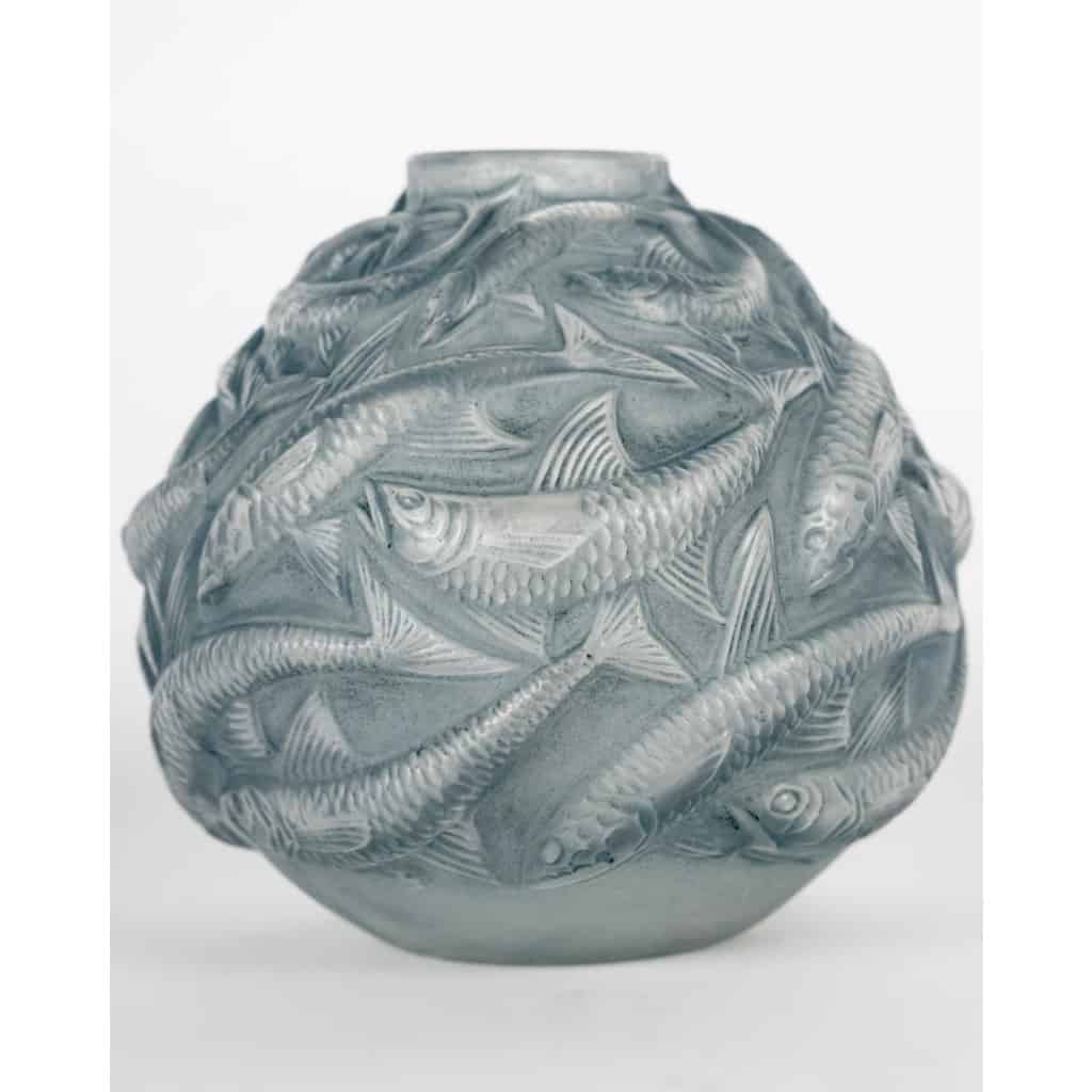 1927 René Lalique – Vase Oléron verre blanc patiné bleu 4