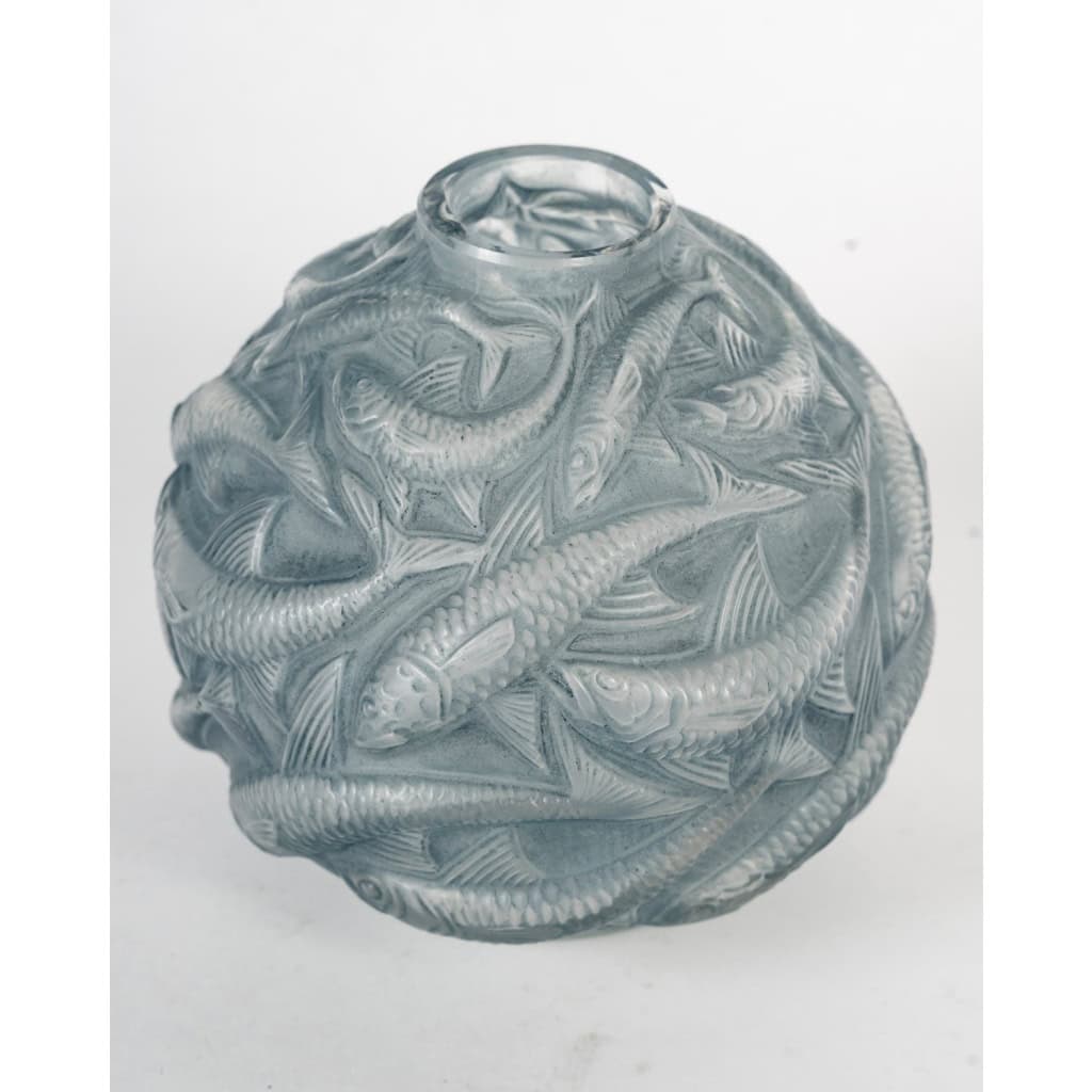 1927 René Lalique – Vase Oléron verre blanc patiné bleu 6