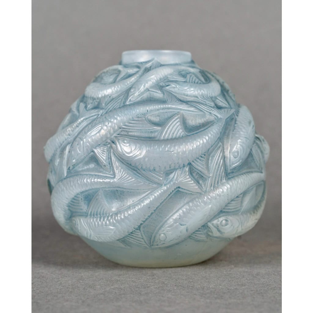1927 René Lalique – Vase Oléron verre opalescent patiné bleu 4