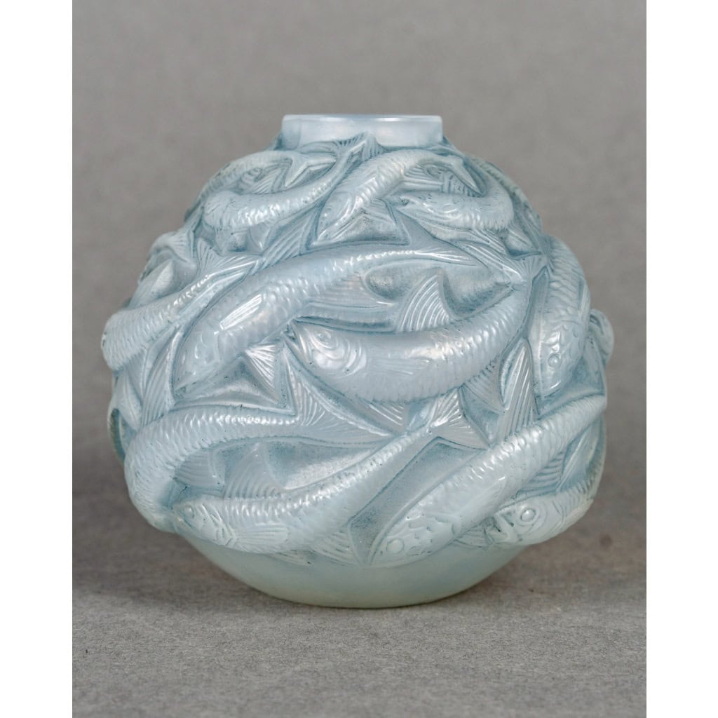 1927 René Lalique – Vase Oléron verre opalescent patiné bleu 3