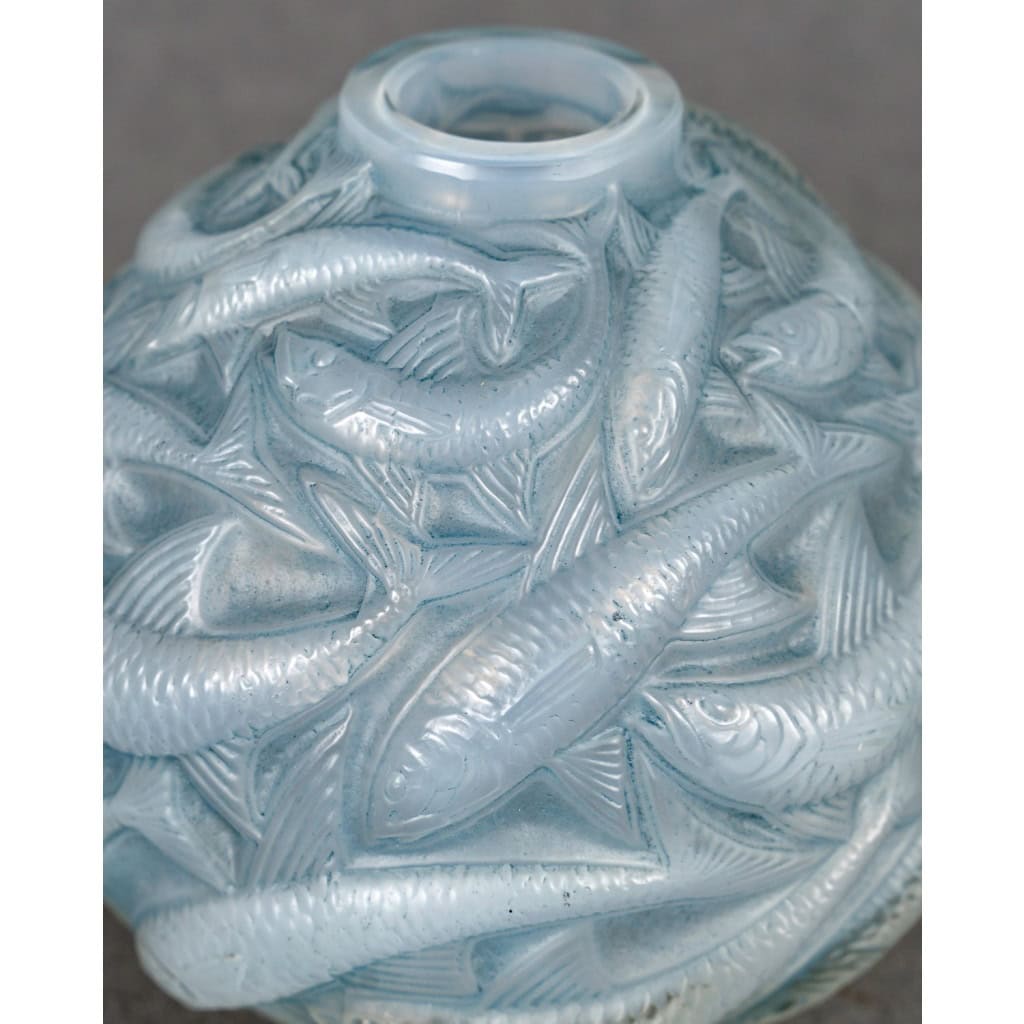 1927 René Lalique – Vase Oléron verre opalescent patiné bleu 5