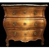 Commode 18è De Port Bois Naturel Ouvrant Trois Tiroirs Reposant Pieds Galbés Dessus Marbre 31