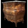 Commode 18è De Port Bois Naturel Ouvrant Trois Tiroirs Reposant Pieds Galbés Dessus Marbre 28