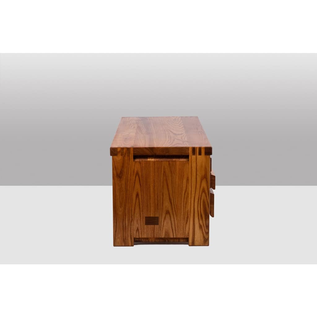 Pierre Chapo. Commode basse en orme blond. Circa 1970. LS64923507P 7