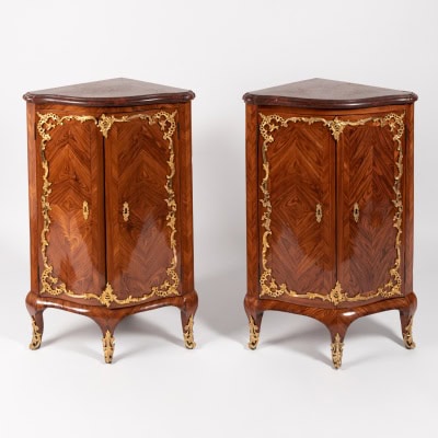 Paire d’encoignures d’époque Régence, XVIIIe