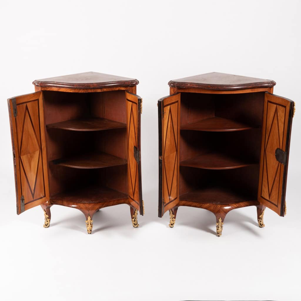 Paire d’encoignures d’époque Régence, XVIIIe 4