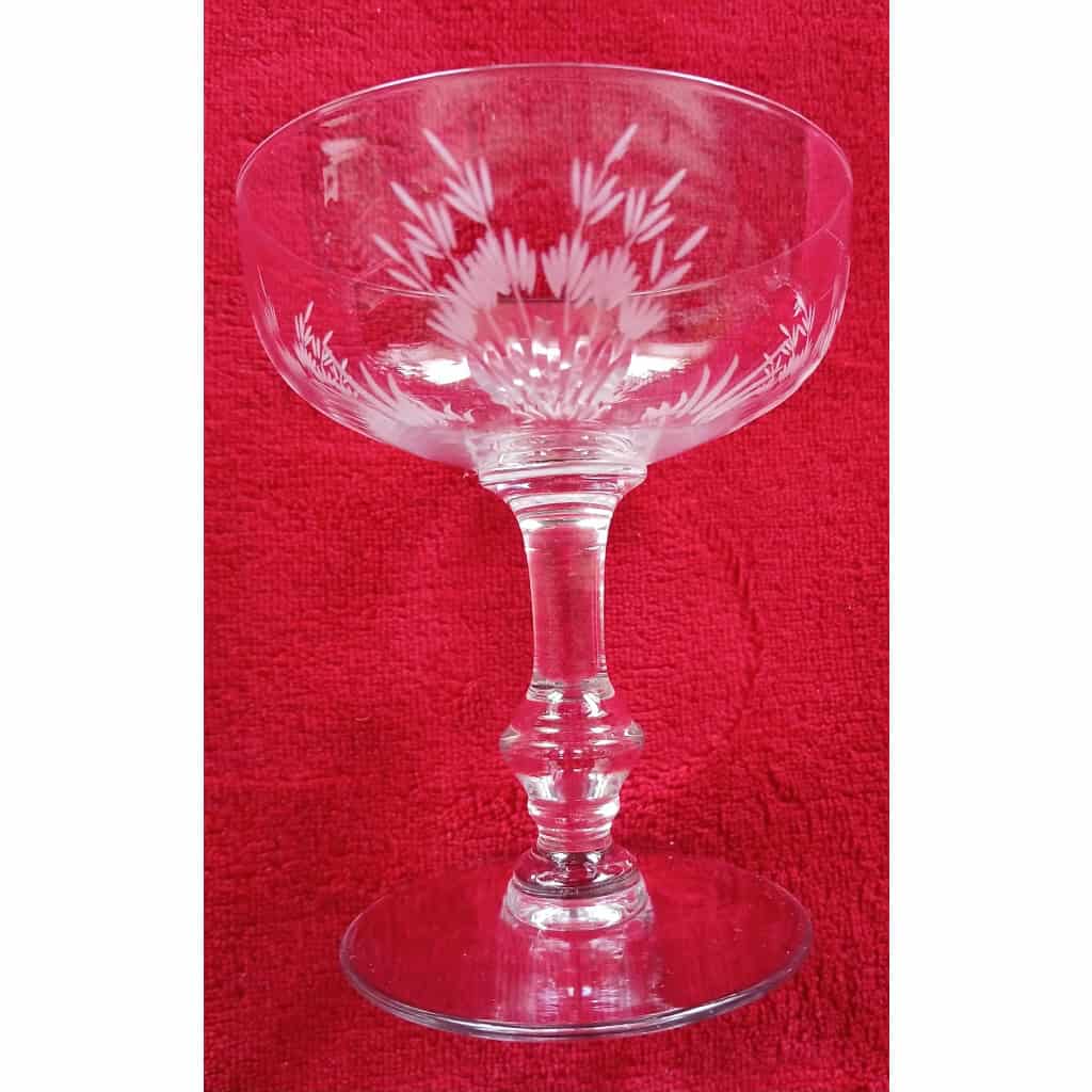 8 coupes en cristal ancien à champagne 3