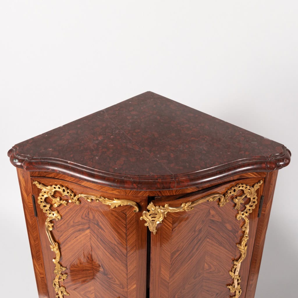 Paire d’encoignures d’époque Régence, XVIIIe 7